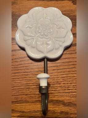 Ceramic Ivory Floral Hook - Echo Point Collection